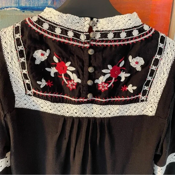 Free People puff sleeve and embroidery LS top - Picture 3 of 7